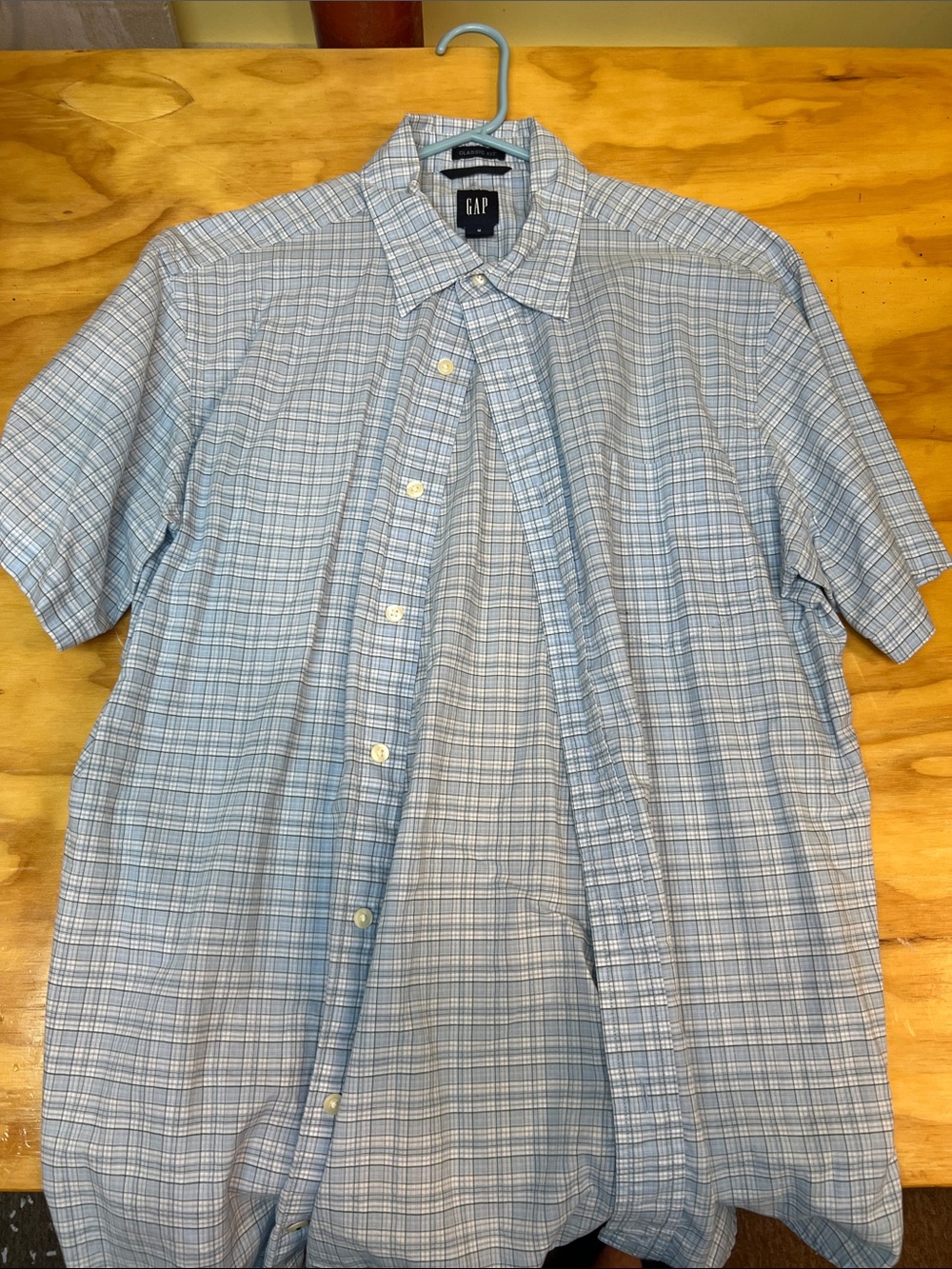 GAP Men's Blue and White Plaid Short-Sleeve Button-Down Shirt
